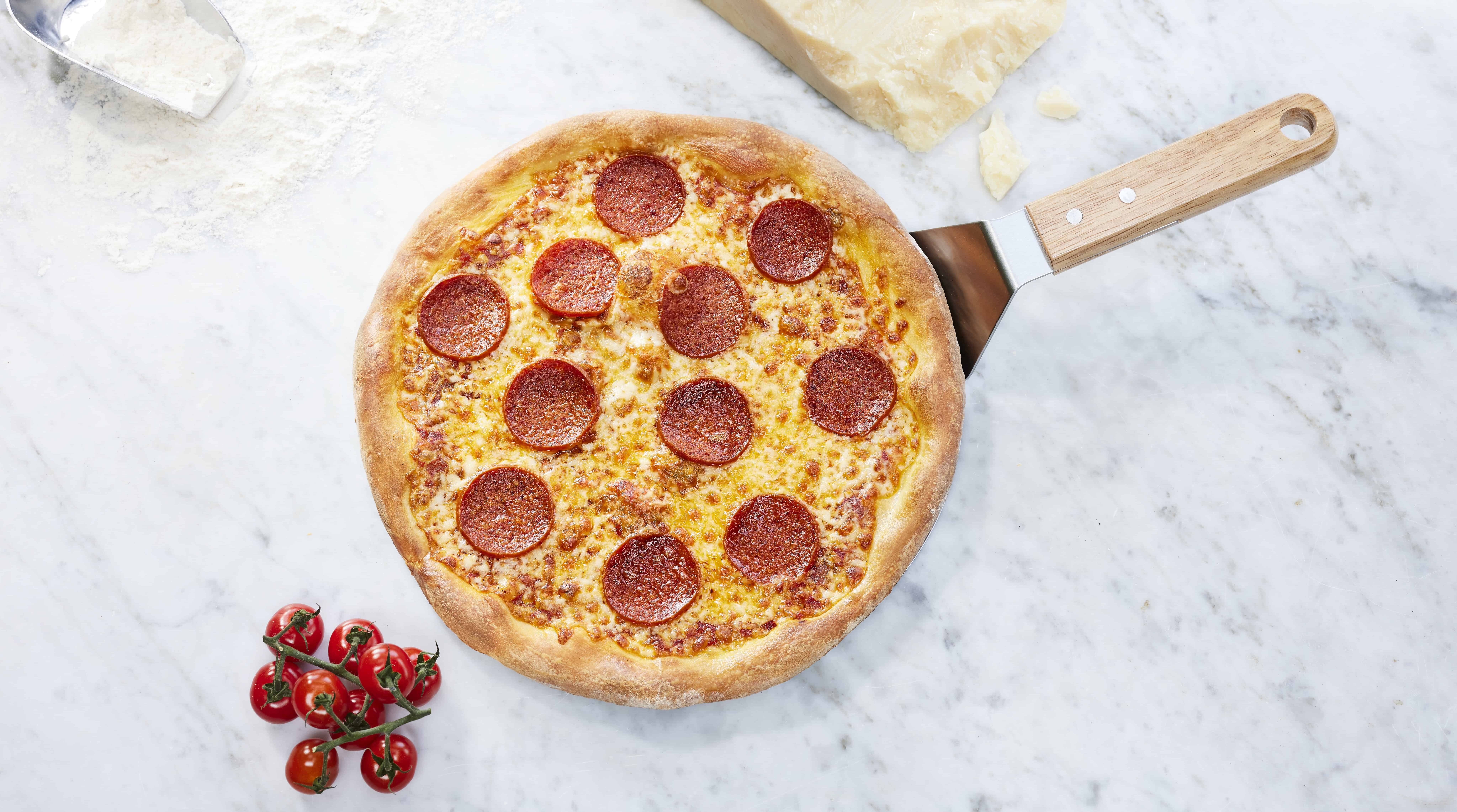 MES01148PIZZA Pepperoni Pizza_0103 pizza dough english pubs
